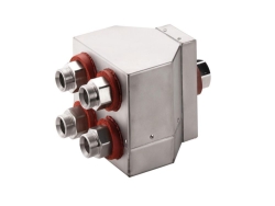 Quad distributing adapter M30x1.5, insulated, 1x M30x1.5 internal to 4x M30x1.5 external