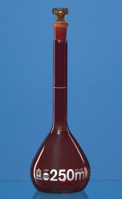 Messkolben, Boro 3.3, Klasse A, braun, weiße Graduierung, mit Glasstopfen, inkl. USP-Chargenzertifikat