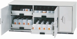 SL base cabinet with 3 wing doors 1400x570x600 mm (WxDxH), light grey, micro pearl, incl. 4 pull-out shelves, 1 shelf