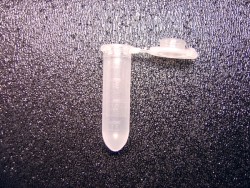 Reaktionsgefäße und Zentrifugenröhrchen für Schwingmühlen MM 400